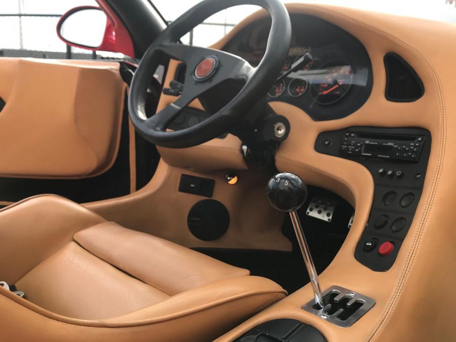 Интерьер Bizzarrini BZ-2001 Concept 1992 года  (фото 7 из 35)